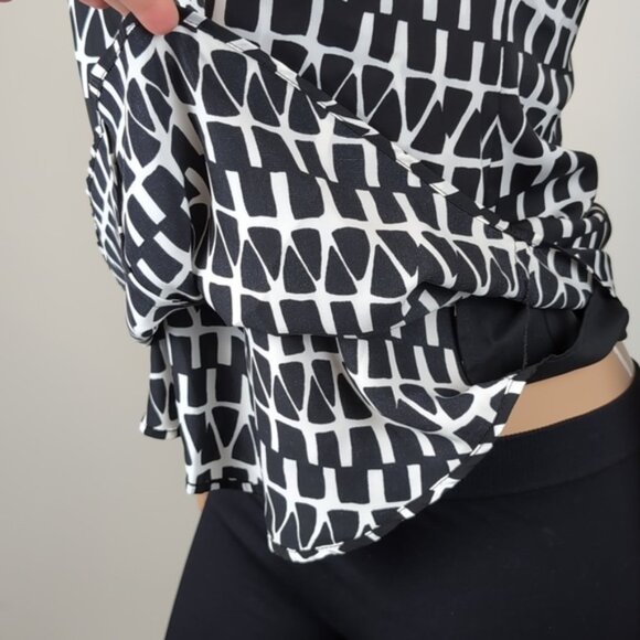 3/$20 Banana Republic Twist Strap Blouse Sleeveless Vneck Geometric Tank Top - Picture 4 of 12